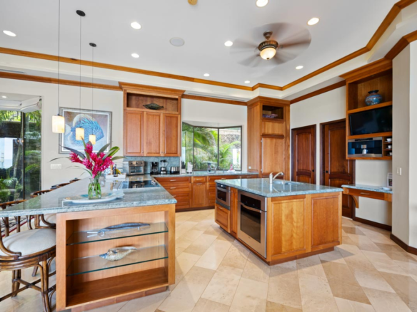 Luxury Beachfront Condo in Flamingo