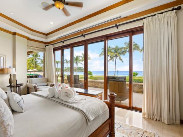 Luxury Beachfront Condo in Flamingo