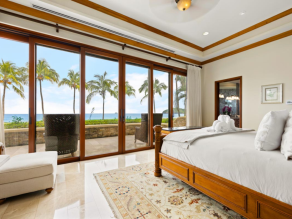 Luxury Beachfront Condo in Flamingo