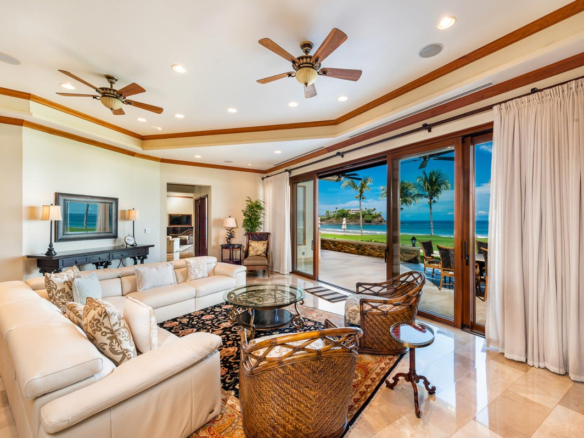 Luxury Beachfront Condo in Flamingo