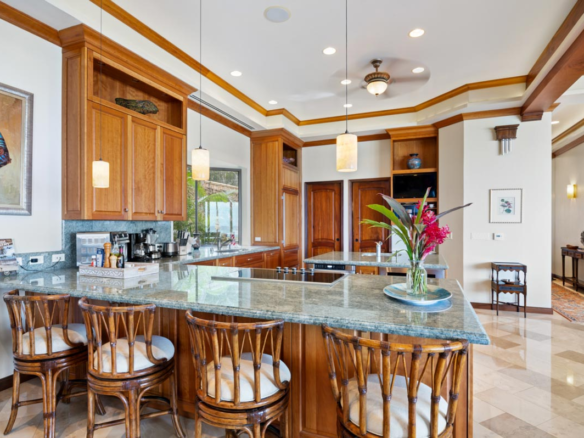 Luxury Beachfront Condo in Flamingo