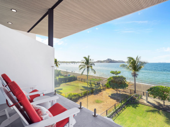 Beachfront Home Villa Ballena