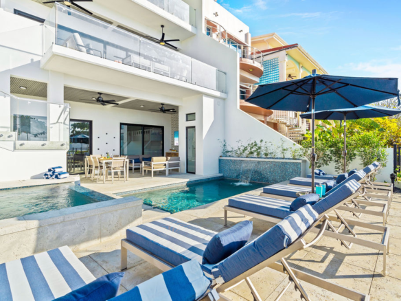 Beachfront Home Villa Ballena