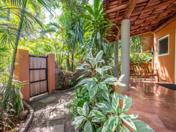 Family Home Retreat in Palm Beach Estates Playa Grande