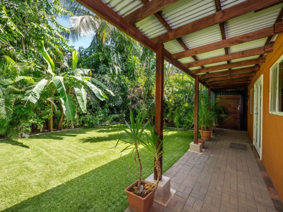 Family Home Retreat in Palm Beach Estates Playa Grande