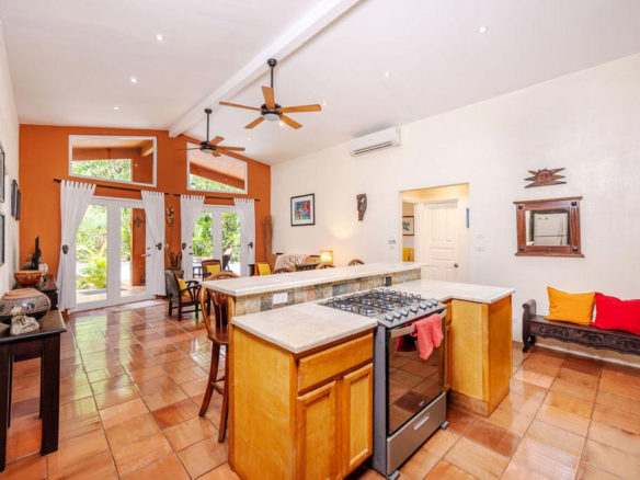 Family Home Retreat in Palm Beach Estates Playa Grande