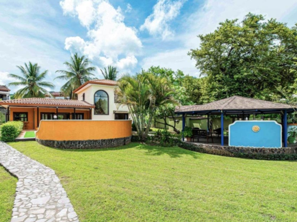 Private 2-Story Home Villa Flamboyan at La Josefina