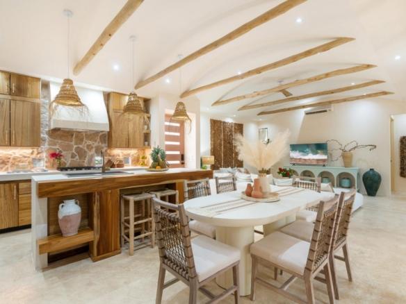 Designer Home for Sale in Tamarindo – Walk to the Beach | Casa Hannah Bonita