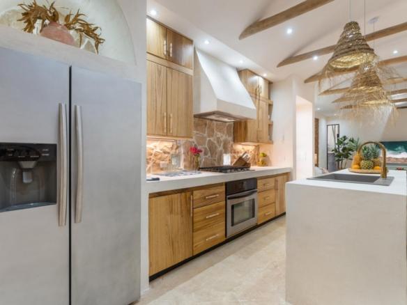 Designer Home for Sale in Tamarindo – Walk to the Beach | Casa Hannah Bonita