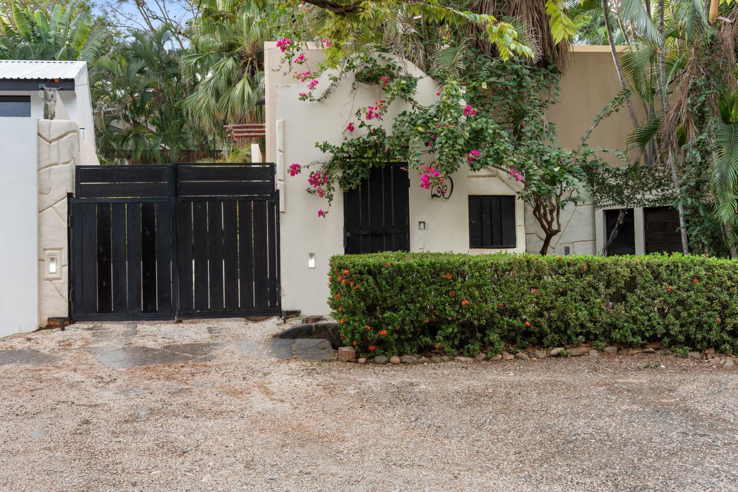 Designer Home for sale Tamarindo (5) Designer Home for Sale in Tamarindo – Walk to the Beach | Casa Hannah Bonita