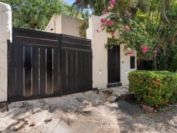 Designer Home for Sale in Tamarindo – Walk to the Beach | Casa Hannah Bonita