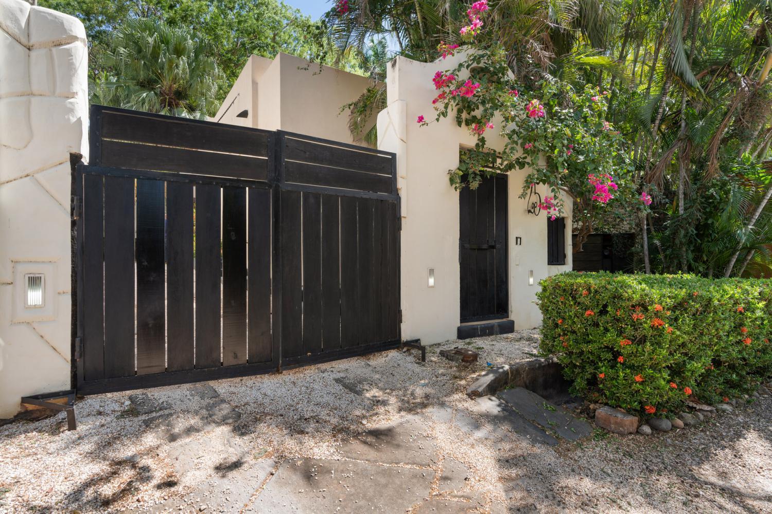 Modern Tamarindo luxury home (6) Designer Home for Sale in Tamarindo – Walk to the Beach | Casa Hannah Bonita
