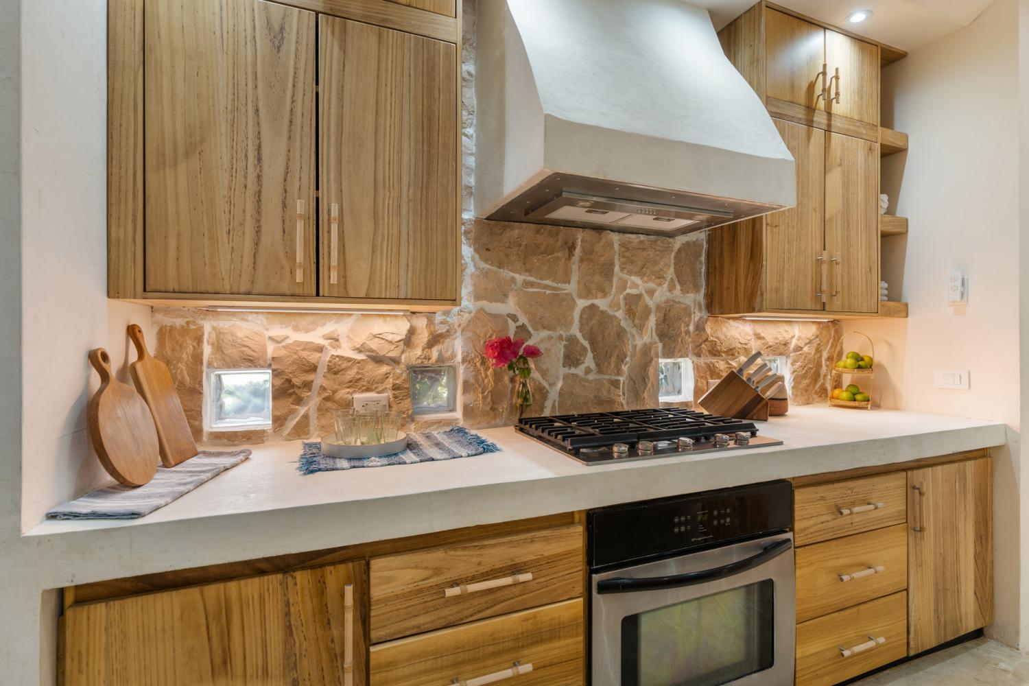 Modern Tamarindo luxury home Designer Home for Sale in Tamarindo – Walk to the Beach | Casa Hannah Bonita