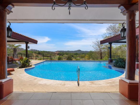 Bougainvillea 4315 Penthouse: Ocean-View Luxury in Reserva Conchal