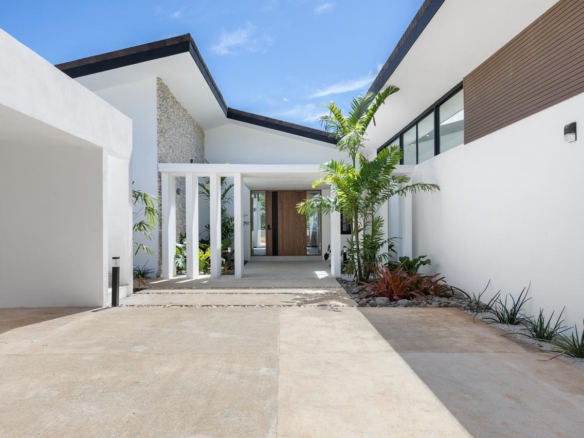 Casa Agua Salada luxury golf course home in Reserva Conchal