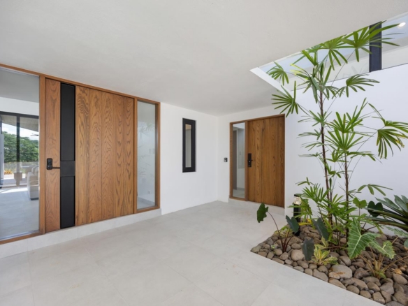 Casa Agua Salada luxury golf course home in Reserva Conchal