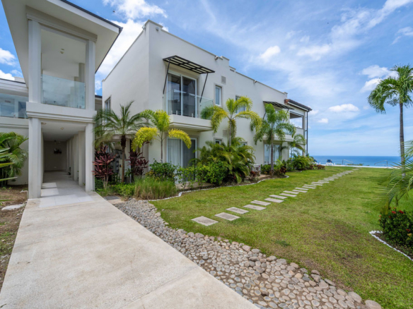 La Vista B6: A Fully Customized Ocean-View Condo in Tamarindo