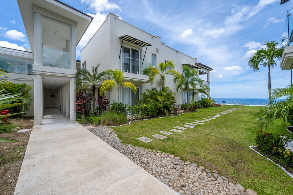 Common Area La Vista B-6jpg La Vista B6: A Fully Customized Ocean-View Condo in Tamarindo