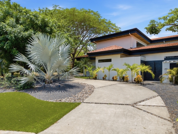 Casa La Ola Perfecta | Hacienda Pinilla Luxury Home