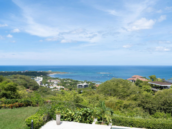 La Vista B6: A Fully Customized Ocean-View Condo in Tamarindo